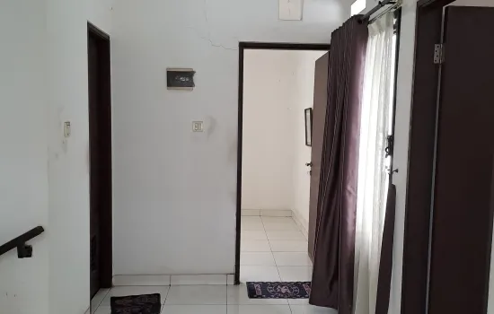 Rumah 2 lantai  kt 3 km 2 , minimalis