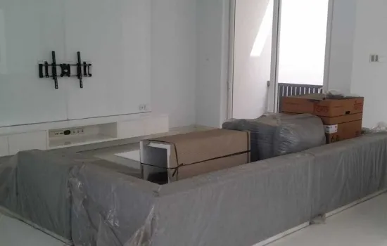 Rumah Puri Indah  3 lantai hadap selatan