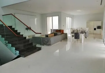 Rumah Puri Indah  3 lantai hadap selatan