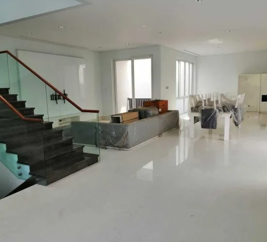Rumah Puri Indah 3 lantai hadap selatan