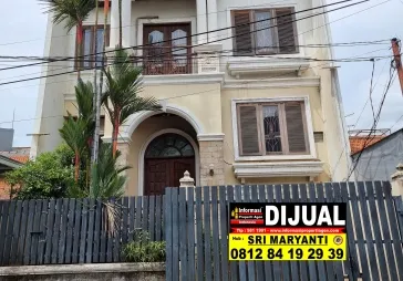 Taman Aries blok C plit level 2½lt luas tanah 120 m² selatan