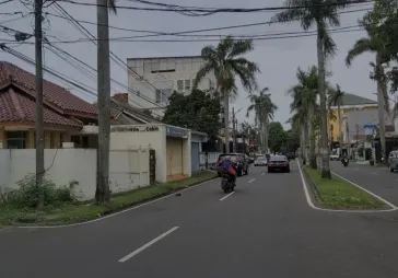 Rumak huk 1.5 Lantai , pinggir jalan raya 2 jalur , rapi