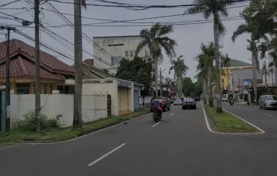 Rumak huk 1.5 Lantai , pinggir jalan raya 2 jalur , rapi