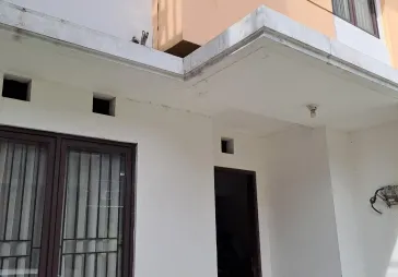 Rumah 2 lantai  kt 3 km 2 , minimalis