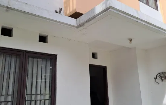 Rumah 2 lantai  kt 3 km 2 , minimalis