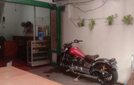 Rumah bagus ,  2 lantai , 4 kmr tidur , 4 kamar mandi 1 kmr