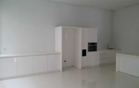 Rumah Puri Indah  3 lantai hadap selatan