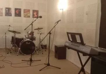 Rumah bagus ,  2 lantai , 4 kmr tidur , 4 kamar mandi 1 kmr