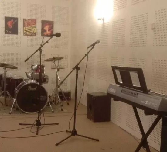 Rumah bagus , 2 lantai , 4 kmr tidur , 4 kamar mandi 1 kmr