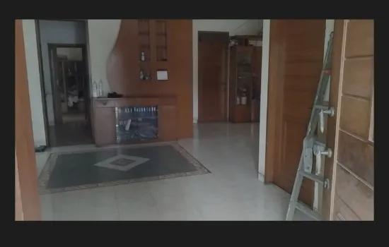 Rumak huk 1.5 Lantai , pinggir jalan raya 2 jalur , rapi