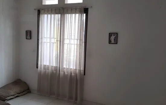 Rumah 2 lantai  kt 3 km 2 , minimalis