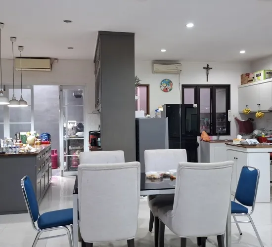 Tengah kota Jakarta Barat Orange Ville Townhouse