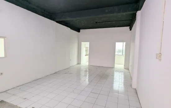 Ruko gandeng. 3+2 Park  luas 15 mobil. Masuk untuk truck