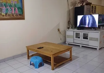 Dijual rumah 2 lantai di Taman semanan indah