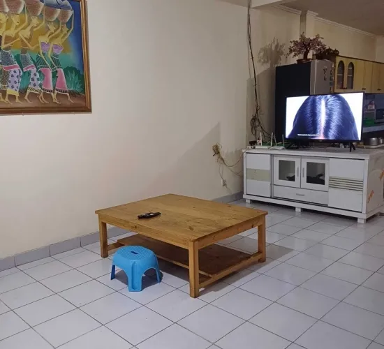 Dijual rumah 2 lantai di Taman semanan indah