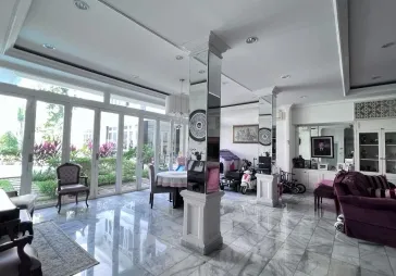 Rumah mewah 2 lantai lT 787 LB 600 2 lantai.  Swiming pool