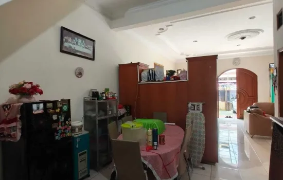 Rumah 2.5 lantai dekat Apartemen Permata Hijau Suite