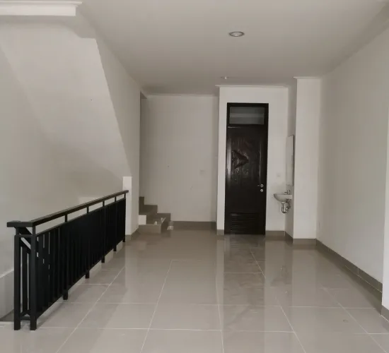 Osaka Akita PIK2 4.5x10 , 3 lantai Hadap Dalam