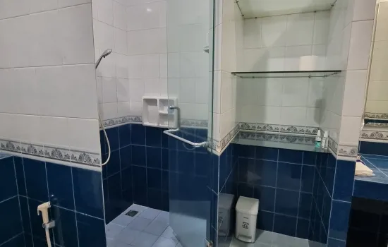 2,5 lantai bagus hadap utara