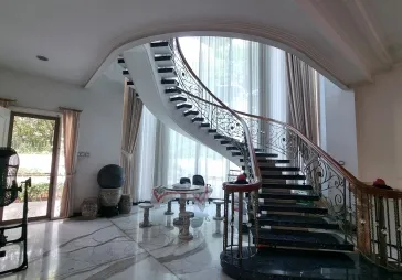 Rumah bagus  2 lt 4 kmr tidur
