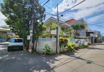 Rumah Hoek 2 Lantai di lokasi Ramai Strategis