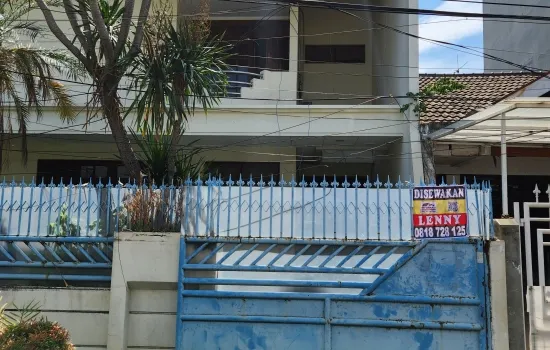 Rumah Hoek 2 Lantai di lokasi Ramai Strategis