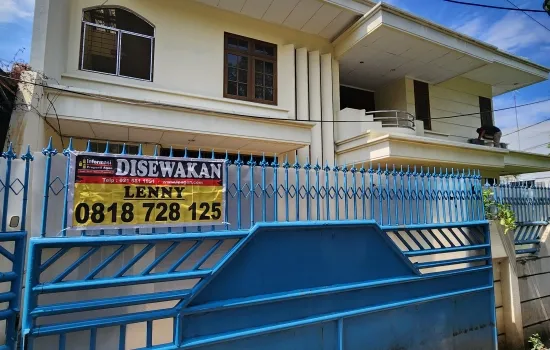 Rumah Hoek 2 Lantai di lokasi Ramai Strategis