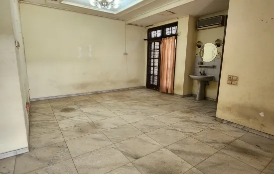 Rumah Hoek 2 Lantai di lokasi Ramai Strategis