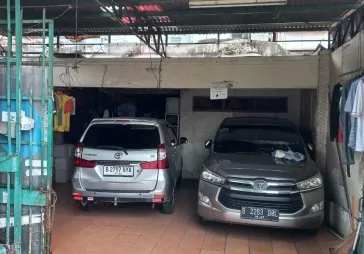 Rumah tua cocok utk usaha.