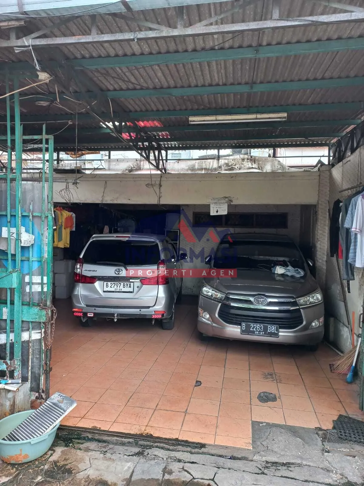 Rumah tua cocok utk usaha.