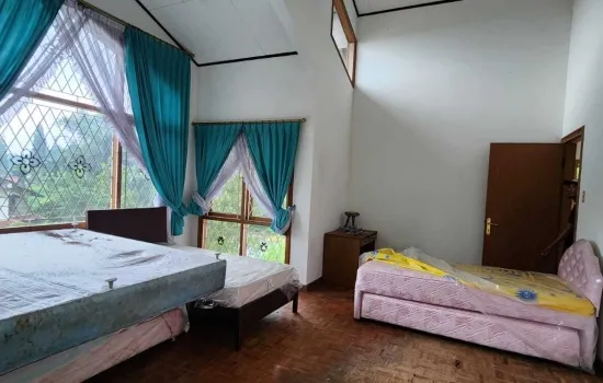 Dijual Cepat Villa Cisarua, Puncak Bogor. LT 2.100 m