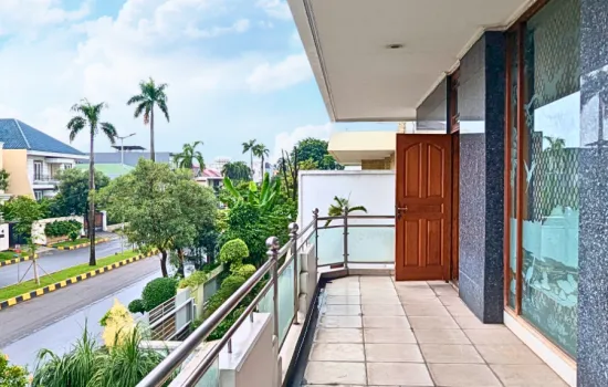 Disewakan rumah Bagus di Intercon Boulevard