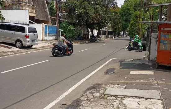 buat usaha ex disewakan minimarket 20 th lt 258m2