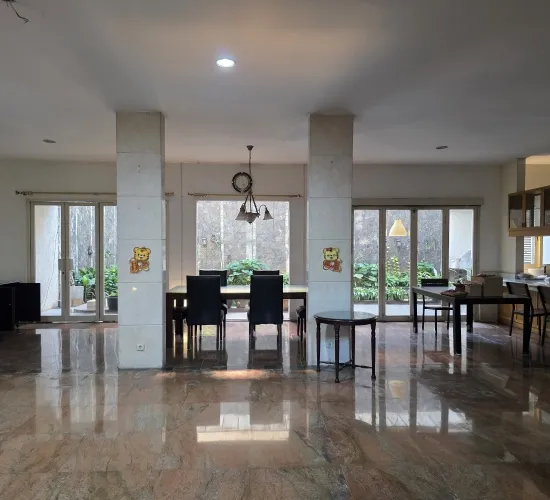 Puri Kencana ada kolam renang, langka luas 450 m²