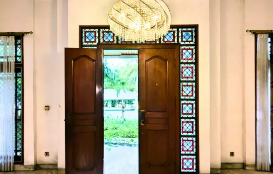 Disewakan rumah Bagus di Intercon Boulevard
