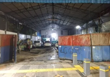 Dijual bengkel lokasi sangat strategis di jebon jeruk