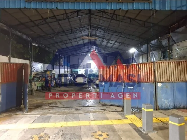 Dijual bengkel lokasi sangat strategis di jebon jeruk