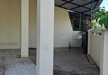 Disewakan Rumah Hoek Taman Kota