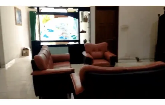 Rumah 2 Lt  LT 250 m2  Lb 400’m2 kt 4+1