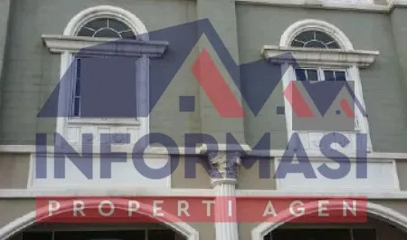 Ruko 3 lantai lokasi strategis , bagus