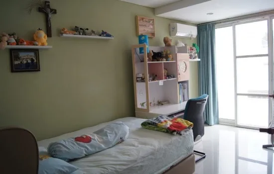 Rumah bagus  2lantai , siap huni kT4 , KM 3