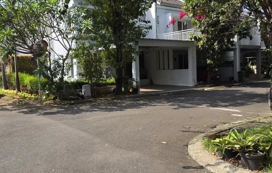 Rumah hoek 2 lantai perumahan Green Permata Jaksel