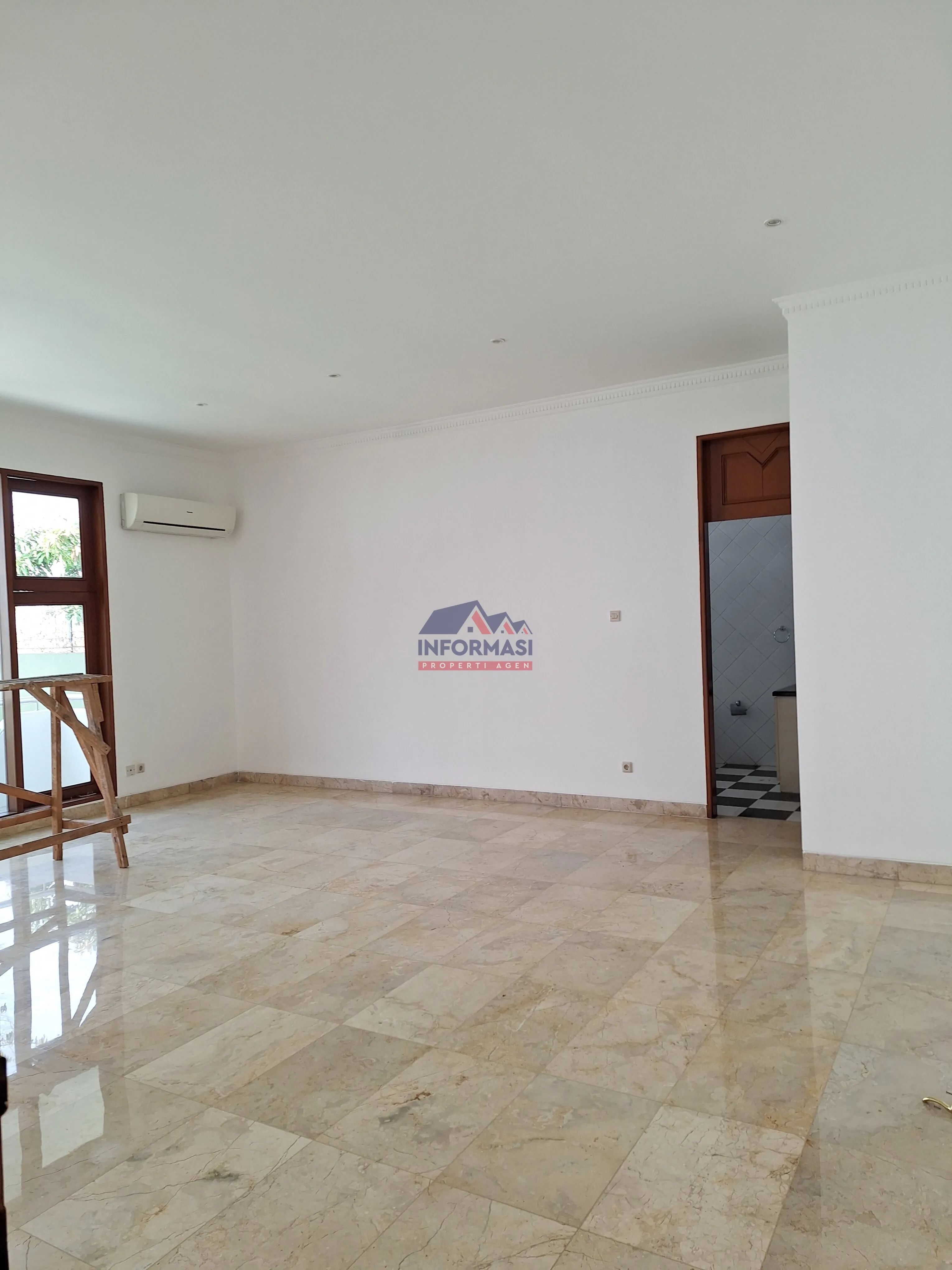 Rumah 2 lantai 4 kamar tidur