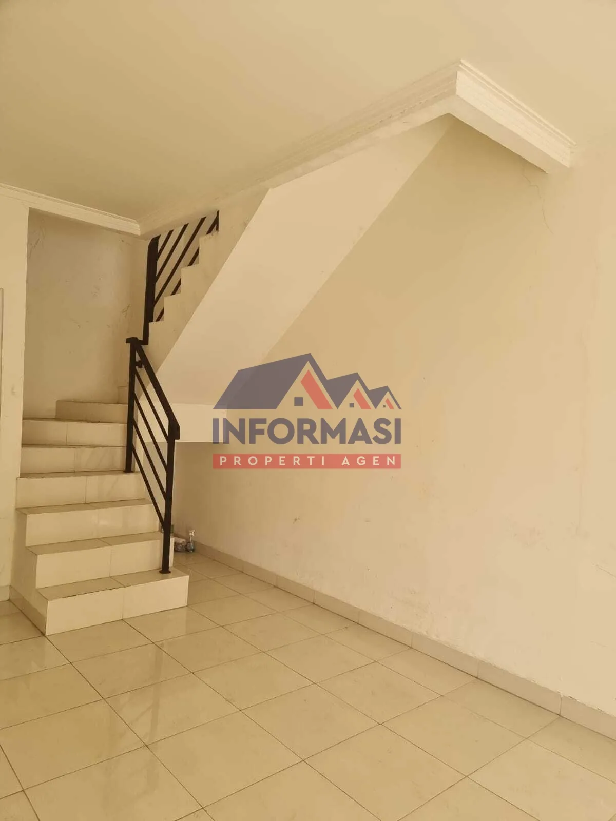 Dijual rumah di boulevard Taman permata buana