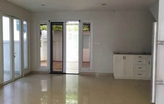 Rumah hoek 2 lantai perumahan Green Permata Jaksel
