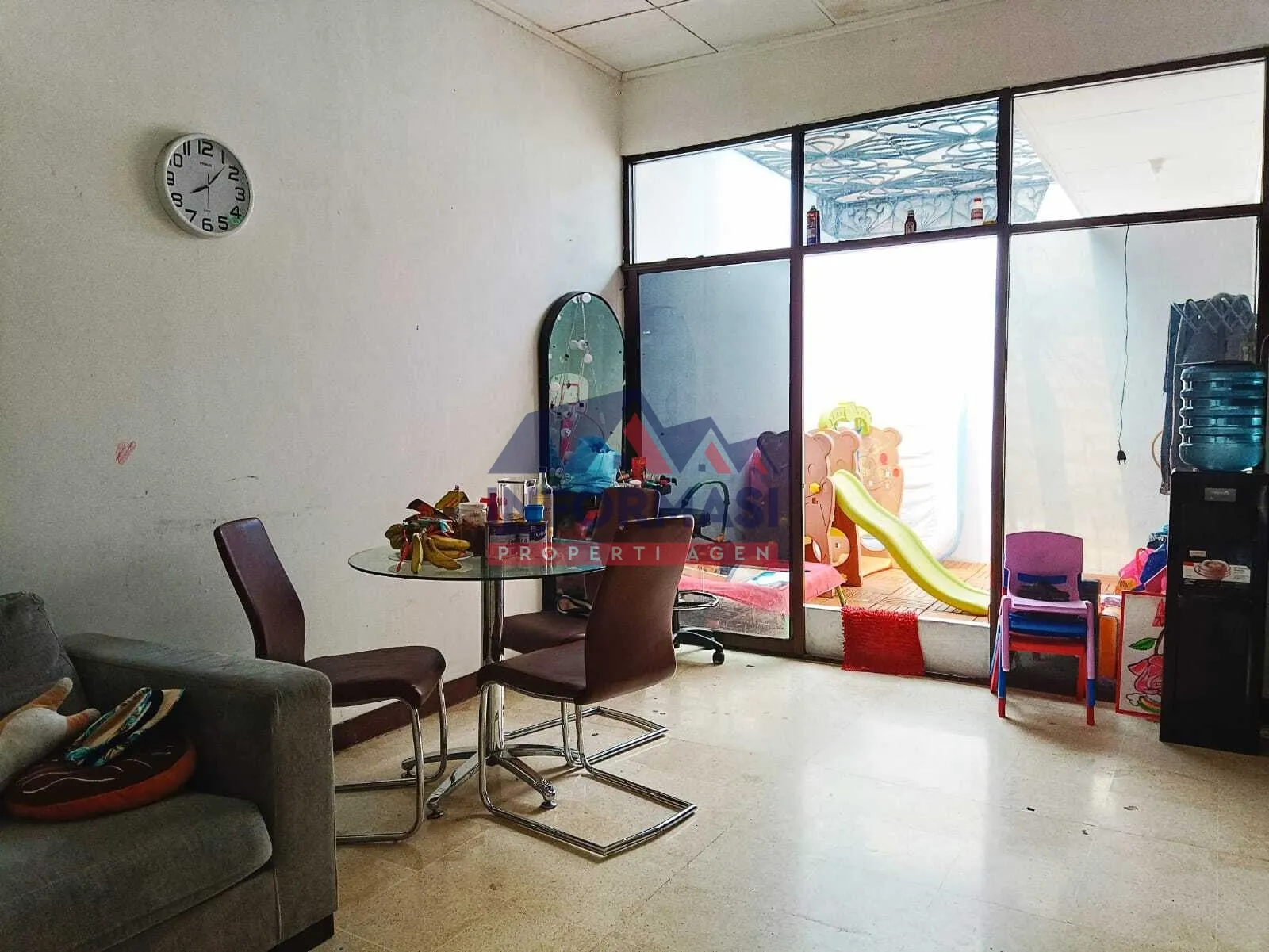 Di jual Cepat, lokasi bagus, kamar tdr 4 + 1  kondisi  bagus