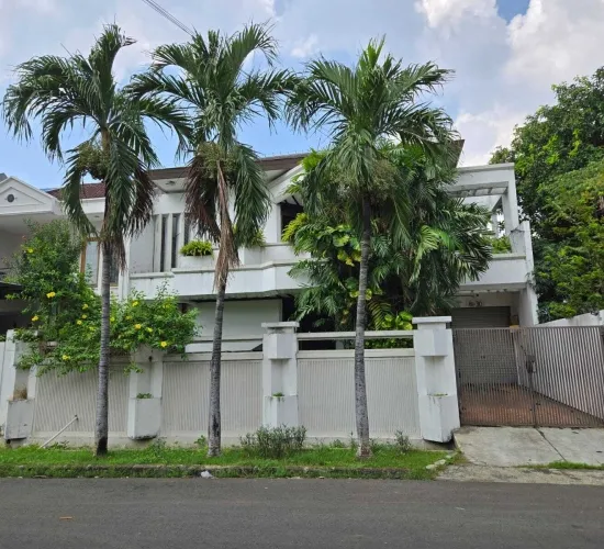 Rumah Tua rumah dengan 2 sisi...depan & belakang, Jakbar