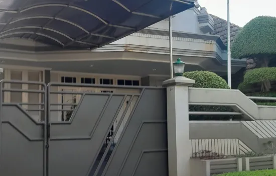 RUMAH HOEK BAGUS