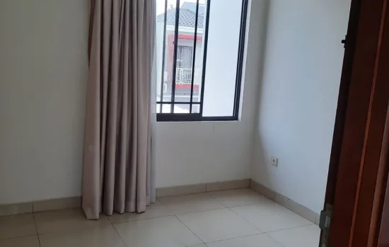 Rumah bagus di Greenlake City, 2 lantai,3KT ,2KM,1KTP,1KMP