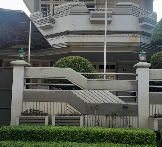 RUMAH HOEK BAGUS